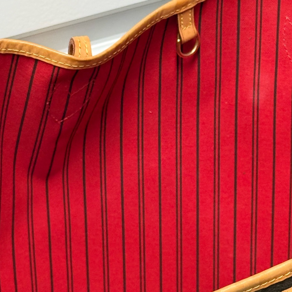 Louis Vuitton Neverfull MM with Red Interior